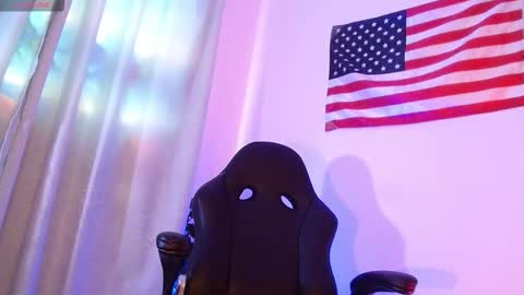 Snapshot of mylowallacee chatting on 10/29/25, 07:15 Mylo Wallace online show from 10/29/25, 07:15