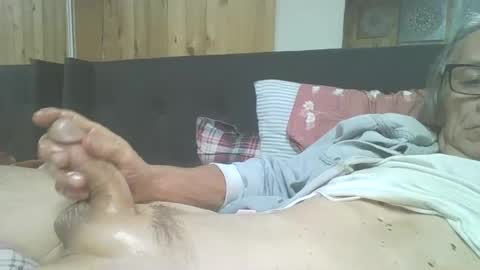 Snapshot of mymyselfandme chatting on 09/30/25, 07:24 mymyselfandme online show from 09/30/25, 07:24