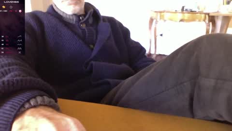 Bi sexy guy lovense hush is on private is open or password show tip if you like. online show from 01/03/25, 08:32