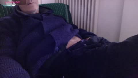 Bi sexy guy lovense hush is on private is open or password show tip if you like. online show from 02/08/25, 10:07