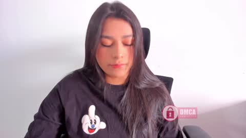 Snapshot of mypretty_isabella chatting on 12/01/24, 05:02 Bella online show from 12/01/24, 05:02