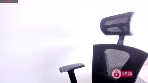 Snapshot of mypretty_isabella chatting on 01/10/25, 07:21 Bella online show from 01/10/25, 07:21