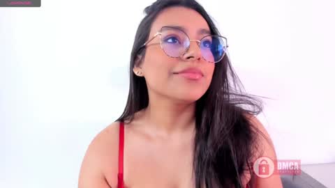 Snapshot of mypretty_isabella chatting on 01/11/25, 02:58 Bella online show from 01/11/25, 02:58