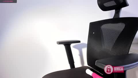 Snapshot of mypretty_isabella chatting on 01/12/25, 01:05 Bella online show from 01/12/25, 01:05