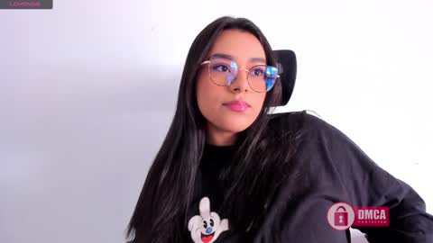 Snapshot of mypretty_isabella chatting on 01/21/25, 07:06 Bella online show from 01/21/25, 07:06