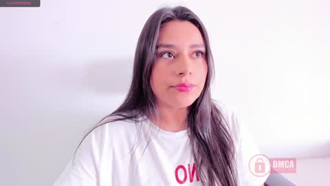 Snapshot of mypretty_isabella chatting on 01/30/25, 05:49 Bella online show from 01/30/25, 05:49