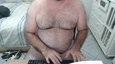 Snapshot of mysterbearmg chatting on 02/18/26, 10:39 mysterbearmg online show from 02/18/26, 10:39