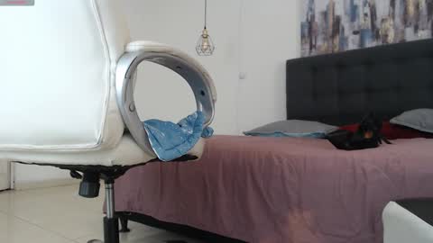 Snapshot of mysterious_girl42 chatting on 01/21/25, 02:05 No Name online show from 01/21/25, 02:05