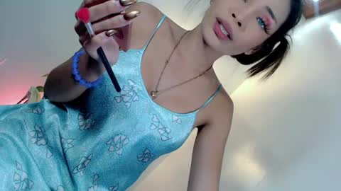 Snapshot of mysterious_olivia chatting on 06/17/26, 02:25 Olivia online show from 06/17/26, 02:25