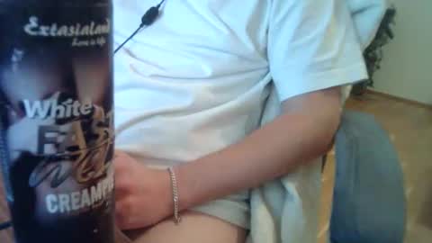 Snapshot of mysteryboy497 chatting on 10/23/25, 09:02 mysteryboy497 online show from 10/23/25, 09:02