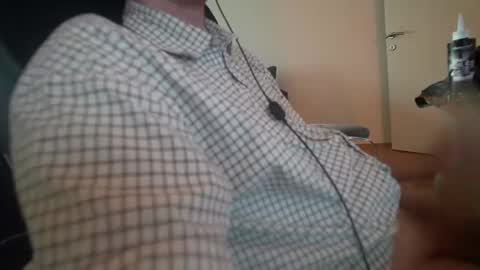 Snapshot of mysteryboy497 chatting on 11/12/25, 01:22 mysteryboy497 online show from 11/12/25, 01:22