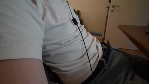 Snapshot of mysteryboy497 chatting on 04/22/26, 03:35 mysteryboy497 online show from 04/22/26, 03:35