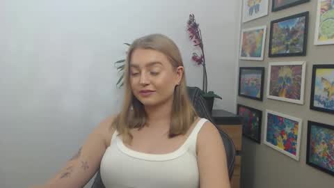 Erica online show from 11/05/25, 01:00