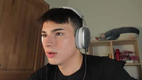 Snapshot of mystic_evan chatting on 11/04/25, 08:30 Evan Brown online show from 11/04/25, 08:30