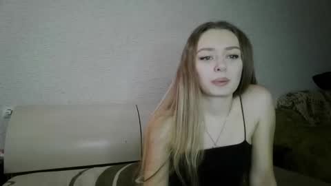 Snapshot of mysticglimmer chatting on 12/20/25, 06:42 Anika online show from 12/20/25, 06:42