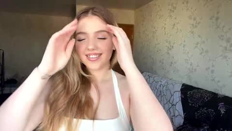 Snapshot of mysticmew chatting on 04/16/26, 06:25 Anna online show from 04/16/26, 06:25