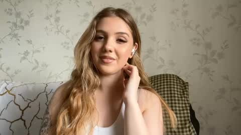 Snapshot of mysticmew chatting on 04/20/26, 05:54 Anna online show from 04/20/26, 05:54