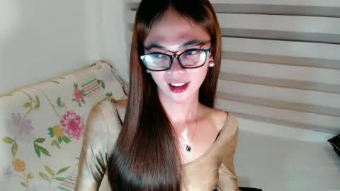 Snapshot of mysticofcum22 chatting on 06/19/26, 05:12 Krestine online show from 06/19/26, 05:12