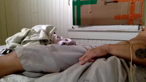 str8 dom alphaAsian Daddy type. sorry not bi or  curious but i dont judgediscrimenate. online show from 02/23/25, 02:18