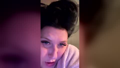 Snapshot of n0rmalgurl chatting on 05/28/26, 04:43 n0rmalgurl online show from 05/28/26, 04:43
