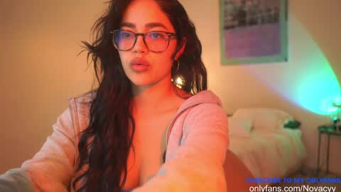 Snapshot of n_o_v_a chatting on 02/04/25, 04:18 Nova online show from 02/04/25, 04:18