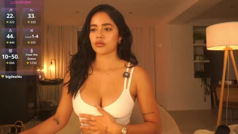 Snapshot of n_o_v_a chatting on 10/14/25, 06:42 Nova online show from 10/14/25, 06:42