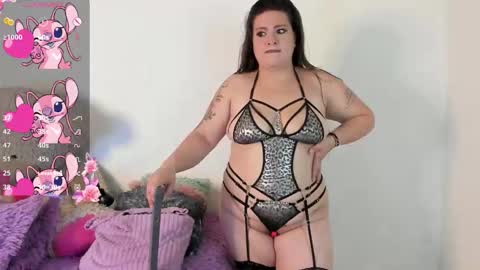 Snapshot of n_tiana chatting on 12/20/25, 04:30 Tiana online show from 12/20/25, 04:30