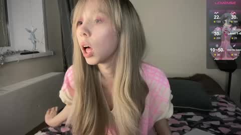 Snapshot of na_prikole_ chatting on 02/25/25, 08:19 Vanessa and Julia online show from 02/25/25, 08:19