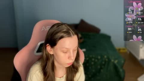 Snapshot of na_prikole_ chatting on 12/19/25, 02:35 Vanessa and Julia online show from 12/19/25, 02:35