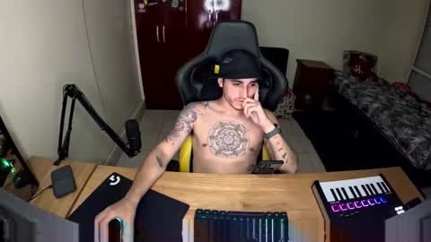 Snapshot of naaapu chatting on 12/21/25, 04:19 naaapu online show from 12/21/25, 04:19