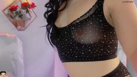 naamah_b online show from 09/10/25, 02:28