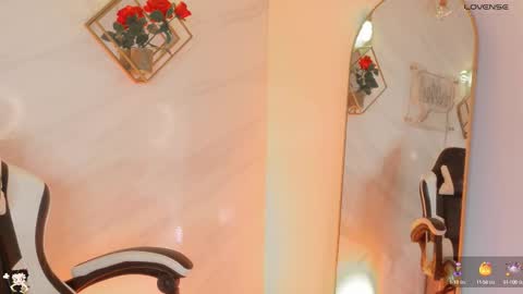 naamah_b online show from 10/11/25, 02:15