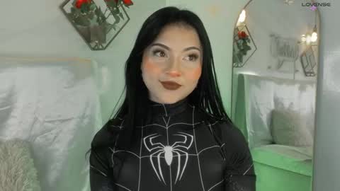 naamah_b online show from 10/30/25, 02:51