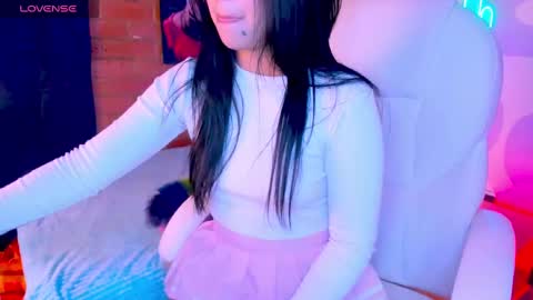 Snapshot of naaoomi chatting on 02/11/25, 07:38 Camila- free online show from 02/11/25, 07:38