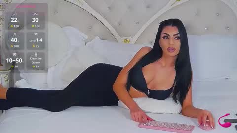 Snapshot of nadiasw33t chatting on 10/23/25, 06:39 Michelle online show from 10/23/25, 06:39