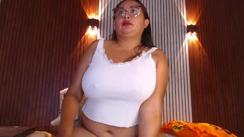 Snapshot of nadiawhite_ chatting on 04/22/26, 09:33 Nadia online show from 04/22/26, 09:33