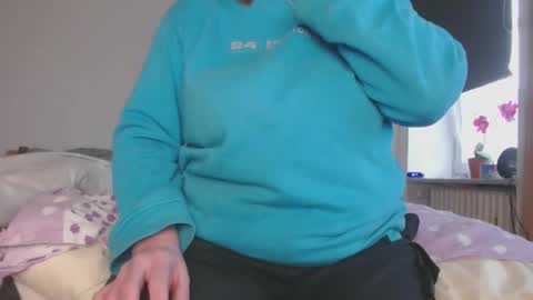 Snapshot of nadine321 chatting on 12/25/24, 03:17 Nadine online show from 12/25/24, 03:17