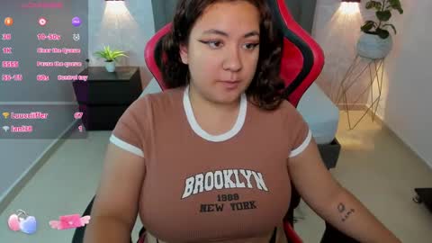 Nadine online show from 01/17/25, 07:27