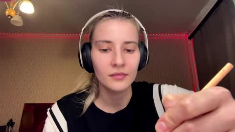 Snapshot of nadinevanni chatting on 04/20/26, 03:04 Leya online show from 04/20/26, 03:04