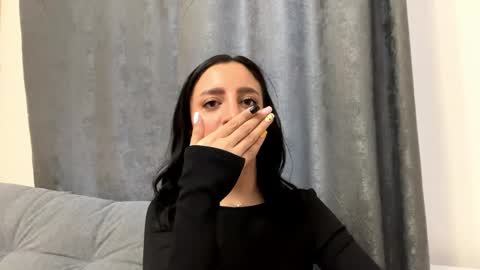 Snapshot of nadinevanni chatting on 05/31/26, 01:40 Leya online show from 05/31/26, 01:40