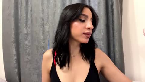 Snapshot of nadinevanni chatting on 06/26/26, 02:10 Leya online show from 06/26/26, 02:10
