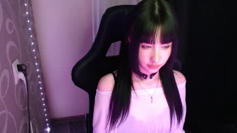 Naemi online show from 12/17/25, 11:49