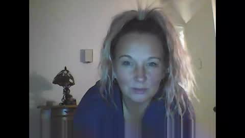 Snapshot of naenae937 chatting on 02/24/25, 06:49 naenae937 online show from 02/24/25, 06:49