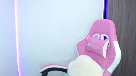 nahia cute     only   online show from 12/20/25, 06:59