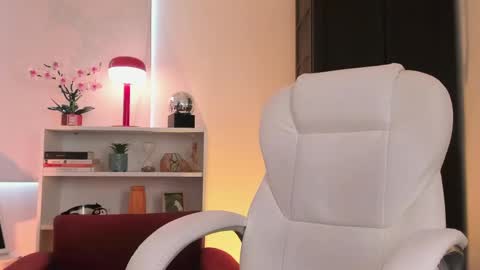 Snapshot of nahiapaws chatting on 04/15/26, 07:58 Nahia INDEPENDENT MODEL P online show from 04/15/26, 07:58