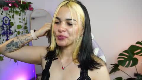 Snapshot of naho_4269 chatting on 03/06/26, 01:02 Naho Sigueme en mis Redes Sociales Follow me on my social networks online show from 03/06/26, 01:02