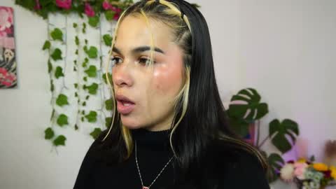 Snapshot of naho_4269 chatting on 04/11/26, 01:43 Naho Sigueme en mis Redes Sociales Follow me on my social networks online show from 04/11/26, 01:43