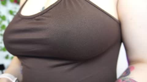 Snapshot of naho_4269 chatting on 04/11/26, 06:23 Naho Sigueme en mis Redes Sociales Follow me on my social networks online show from 04/11/26, 06:23