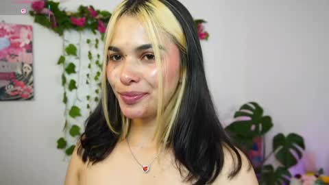 Snapshot of naho_4269 chatting on 04/18/26, 01:42 Naho Sigueme en mis Redes Sociales Follow me on my social networks online show from 04/18/26, 01:42