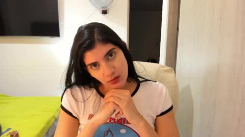 Snapshot of nahomi2021 chatting on 10/25/25, 12:40 independent model online show from 10/25/25, 12:40